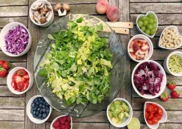 cibi alcalini-mina in cucina-ricette di mina-ricette yoga-ricette vegane-cucina yoga-kriyayogaevolution-yoga busto-mina formisano-frutta e verdura raw